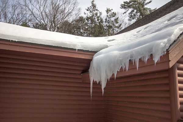 The Dangers of Ice Dams on Your Roof